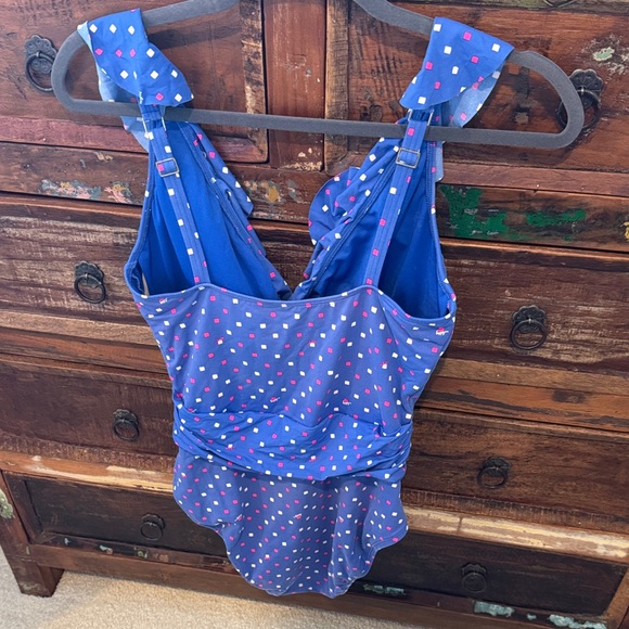 Lilly Pulitzer Swimsuit

Borealis Blue Lilly Squared - Picture 3 of 5